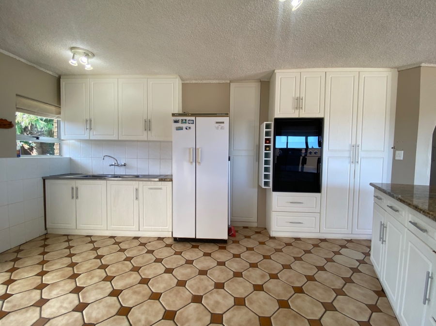 5 Bedroom Property for Sale in Cintsa East Eastern Cape